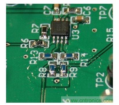  即為殘留過多數(shù)量焊劑的 PCB。